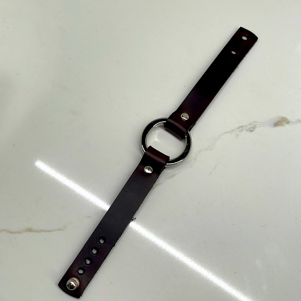 Fun brown leather & polished metal bracelet